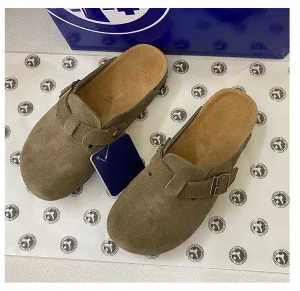 Unisex Luxury Retro Kangaroo Clogs Mules Slippers Closed Lace-up Design Flat Anti-slippery Thick Soled for Men Women