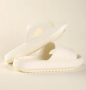 WH0560 Fashion Outdoor Light Weight Anti-slip EVA Pillow Foam Cushioning Cloud Shower Sandals Women Thick-soled Slippers