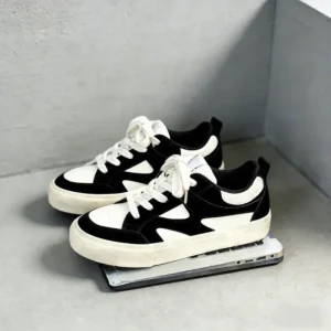 White Women’s Retro Versatile Sports Sneakers Thick Sole Breathable Walking Style Shoes