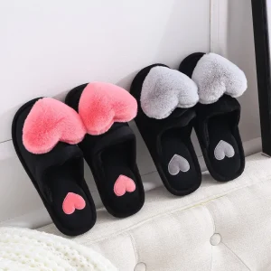 Winter Home Slippers Warm Indoor Slide Slippers with Custom Logo Plush Heart Furry Design for Women and Girls