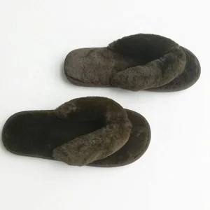 Women’s Anti-Slip Indoor Outdoor Fluffy Faux Fur Slippers Lightweight Winter Autumn Flip Flops Soft