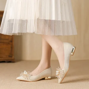 Women’s Bridal Shoes Pointed Toe Rhinestone Design Medium Heel Square Heel Plus Size Comfort Slip On Satin
