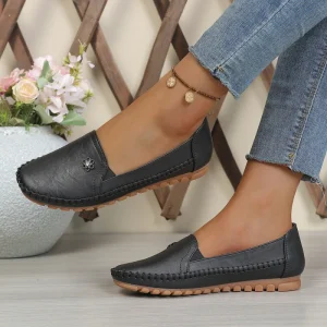 Women’s Casual Flat Shoes Are Comfortable and Lightweight While the Solid Color Loafers Are Simple and Fashionable