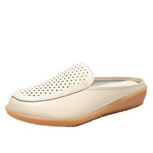 Women’s Casual Half Mules Slip-On Loafers Spring Summer New Versatile Flat Mom Shoes PU Insole Hollow Design Straw Fashion Trend