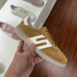 Women’s Casual Sports Shoes Large Size 36-44 Made of Natural Leather with Transparent Rubber Soles for Walking