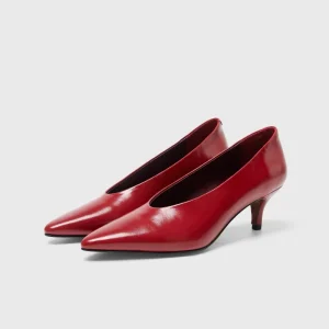 Women’s Classic Small Low Heeled Shallow Shoes Pointed Toe Single Shoes Horse Oil Leather Red Wedding Shoes