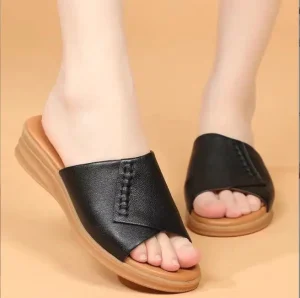 Women’s Comfortable Slippers Women’s Summer Outer Wear Leather Slippers Women Leather Flip Flops Flat Bottom Slippers