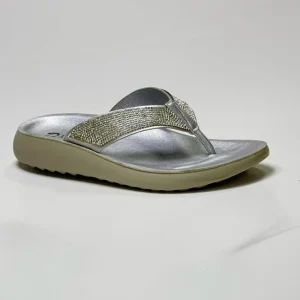 Women’s Custom Summer Flat Sandals Lighted Breathable Platform Slip Ons Soft Anti Slip Casual Slippers for Outdoor Beach Use