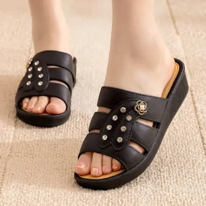Women’s Designer Summer Beach Sandals Slippers Flat Thick Sole Korean Style Sandals for Women Ladies