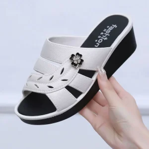Women’s Designer Summer Slide Slippers Thick soled Wedge Heel Beach Sandals Nonslip Soft Sole Shoes for Women