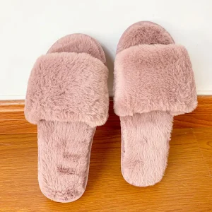 Women’s Fashionable Winter Warm Fluffy Fur Slippers Soft Indoor Home Slides with Platform Flat Design