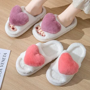 Women’s Heart Shape Pattern Flat Slippers Soft Memory Foam Fuzzy Bedroom Slippers with Embroidered Logo Massage