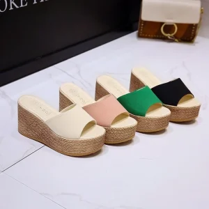 Women’s Korean Style Round Toed Fashionable and Versatile One Line Waterproof Countertop and Thick Soled Beach Flip Flops