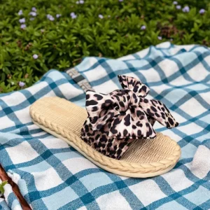 Women’s Leopard Print Bow Slides Trendy Animal Print Design Anti Slip Textured Sole Comfortable for Garden Strolls Casual Wear
