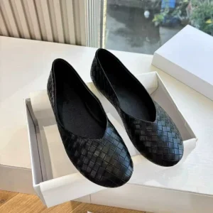 Women’s Loafers Breathable Flat Leather Heels with Slip On Closure Minimalist Design Closed Toe Anti Slip Feature