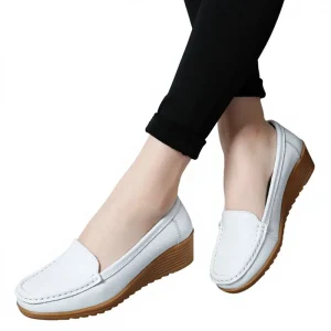 Women’s Middle-Aged Elderly Mothers Slip-On Solid Leather Round Toe Loafers Soft-Soled Wedge Heel Shoes