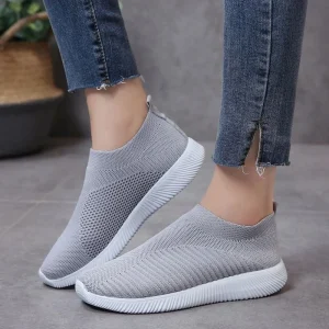 Women’s Outdoor Running Shoes Breathable Mesh Non slip Soft Sole Slip on Casual Shoes Comfortable Women’s Sneaker