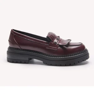 Women’s Plus Size Slip-On Loafers Black Breathable Pointed/Closed Toe Lightweight PU Insole