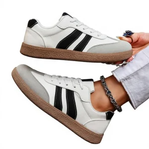 Women’s Retro Single-Layer German Style Lace-Up Walking Shoes Anti-slip Lightweight Customizable Casual Sneakers
