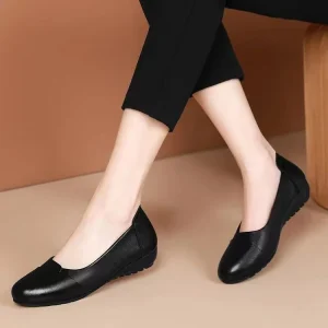 Women’s Soft Soled Lightweight Autumn Work Slip On Flat Shoes Comfortable Middle aged and Elderly PU Shoes