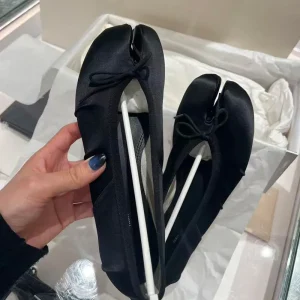 Women’s Split Toe Black Ballet Flats with Butterfly Bows Soft Soled Flat Shoes