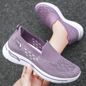 Womens Summer Breathable Hollowed-Out Mesh Outdoor Casual Slip-On Low Heel Old Beijing-Style Cloth Shoes for Walking