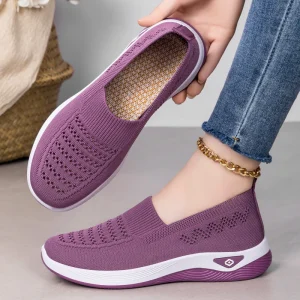 Women’s Summer Large-Size Slip-On Shoes Fly-Knit Breathable Casual Flats Solid Color Versatile Non-Slip Walking Mom Shoes