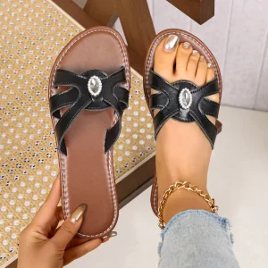 Women’s Summer PU Flat Sandals with Single Strap Toe Design Faux Diamond Buckle Beach Slides Casual Comfort