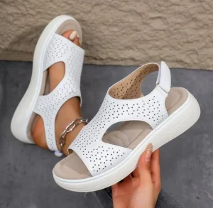 Women’s Thick soled Lightweight Comfortable Casual Sports Buckle Large Size Sandals Beach Shoes Fashion Sandals