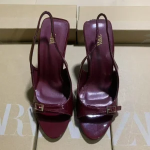 Women’s Waterproof Hard Wearing Peep Toe High Heel Shoes Nail Polish Thin Heel Rear Buckle