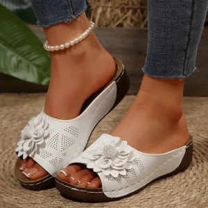 Women’s Wedge Heels Open-toe Slippers with a Flat Sole for Outdoor Wear Pure Color Retro Style Beach Sandals