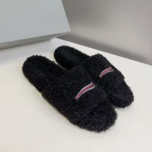 Women’s Winter Warm Sandals Open Toe Platform Slippers with Embroidery Furry Slide
